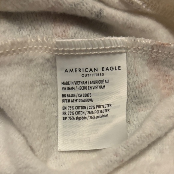 American Eagle Cozy Truck Print Off-White Christmas Crewneck Sweatshirt Size XS - Picture 4 of 4